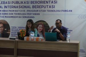 Narasumber Dyah Wulandari PhD dan Dr.rer.nat Anto Budiharjo, S.Si, M.Biotech 