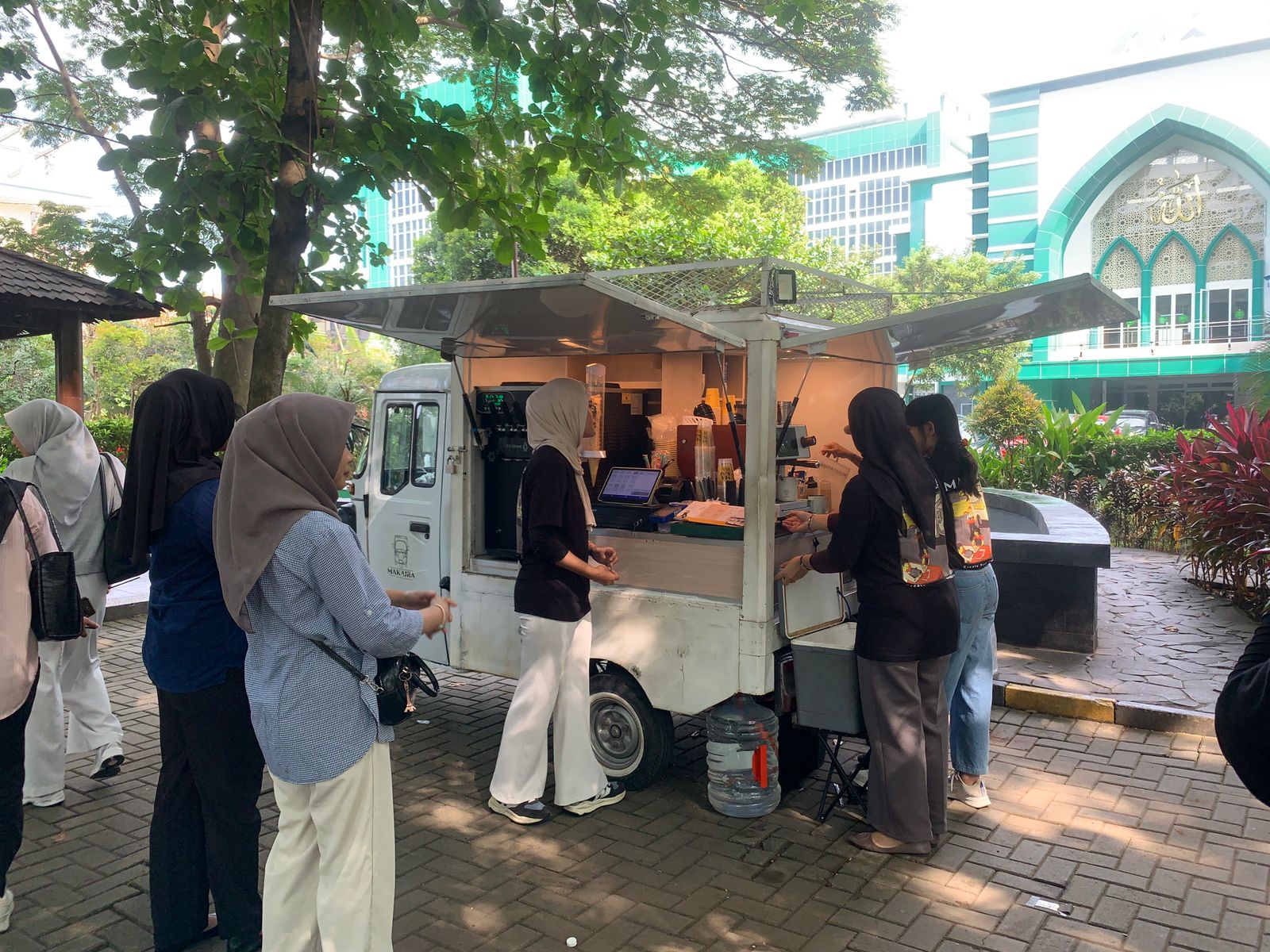 FSTP dan FEB Unimus Perkuat Pengembangan Entrepreneurship Mahasiswa melalui Coffee Truck Kampus MAKAIRA