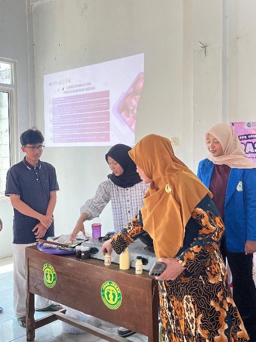 Read more about the article CornGurt dan Pasta Bumbu Hasil Pendampingan Himatepa Unimus di Ringinarum Kendal