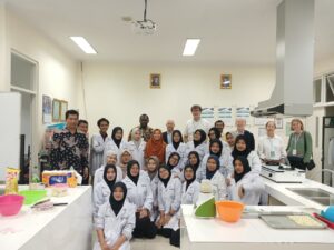 kunjungan delegas Erasmus+ EU ke Lab Pangan Unimus