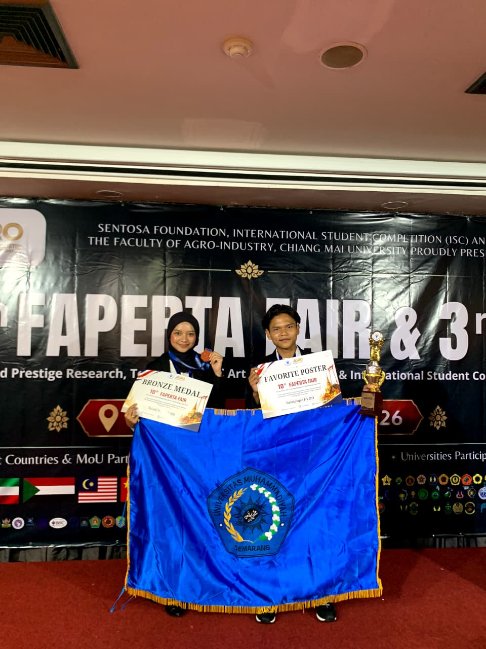 MAHASISWA TEKNOLOGI PANGAN UNIMUS RAIH BRONZE MEDAL DAN FAVORITE POSTER DARI UNIVERSITAS DI THAILAND