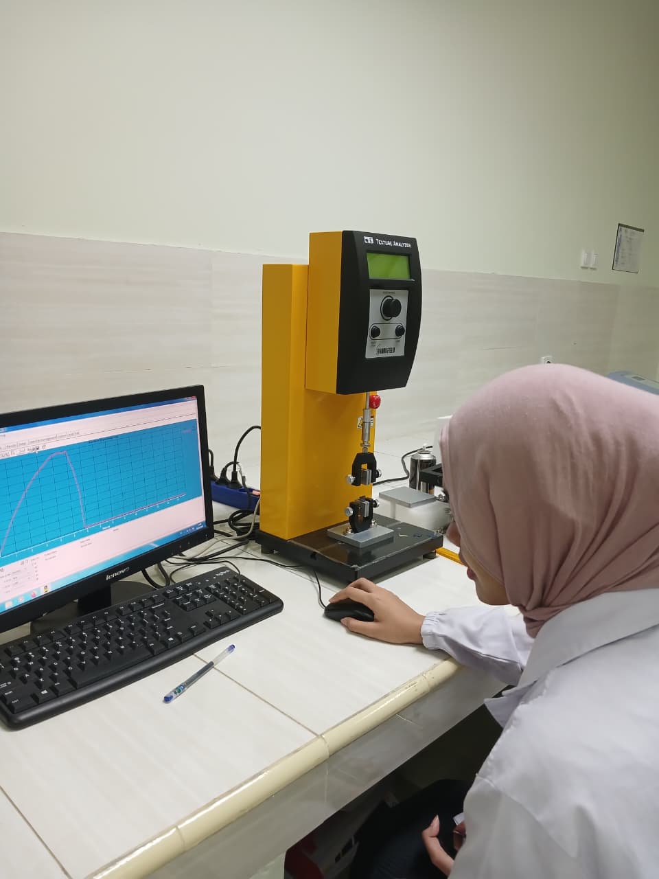PERKUAT RISET, PRODI TEKNOLOGI PANGAN UNIMUS LENGKAPI INSTRUMEN TEXTURE ANALYZER